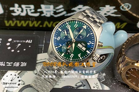 ZF厂万国飞行员计时IW388104绿面透底快拆表带成为亮点细节