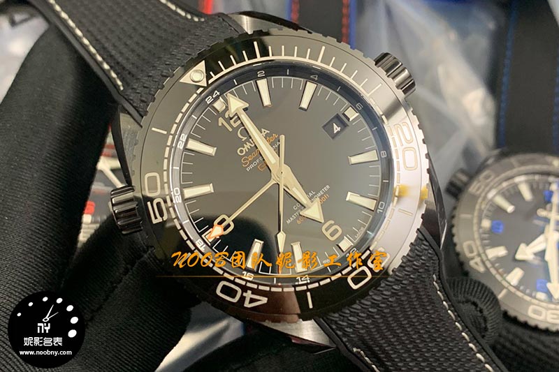 VS厂欧米茄深海之黑搭配8906机芯同步GMT两地时亮点十足